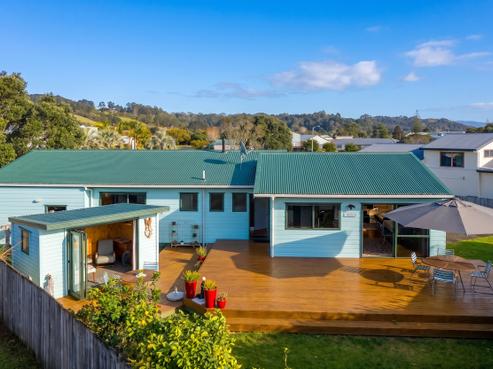 13 Charles Green Drive, Cooks Beach