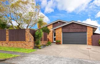 8 Billabong Place, Botany Downs