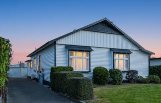 208 Walnut Avenue, Hampstead