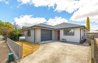 39 Shamrock Street, Takaro