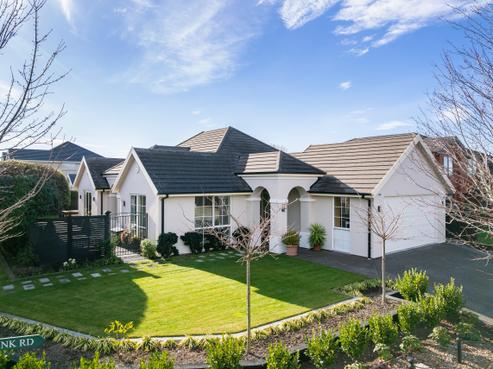2 Applefield Court, Northwood
