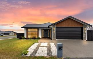 35 Graeme Foote Street, Darfield