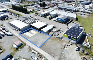 Gravelled & Secure Yard (900sq m)
