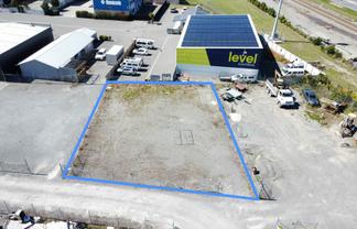 Gravelled & Secure Yard (600sq m)
