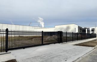 Secure industrial yard with serious potential
