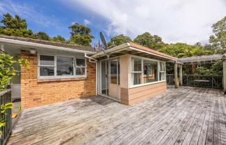 453 Scenic Drive, Waiatarua