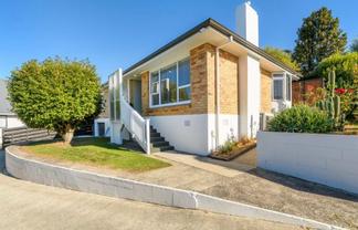 24 Warwick Place, Brookfield