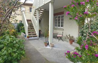 2/4 Inverlochy Place, Te Aro