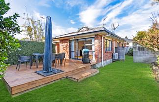 2/52 Shirley Avenue, Papakura