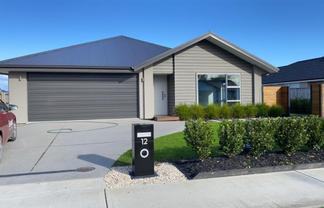 12 Oakdale Grove, Richmond