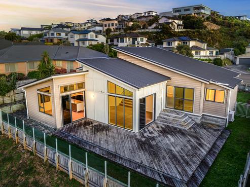 26 Aspiring Terrace, Aotea
