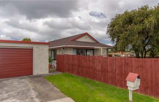 2/4 Tyndrum Place, Highland Park