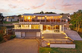 819 Whangaparaoa Road, Manly