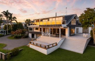 819 Whangaparaoa, Manly