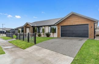 4 Sydney Place, Flagstaff
