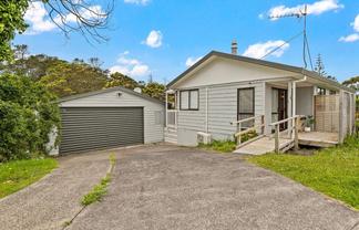 8 Angeline Place, Massey