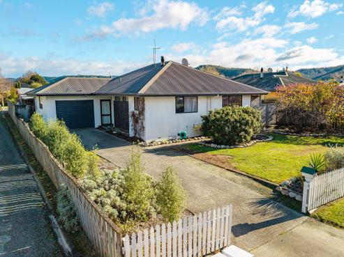 17D Martin Avenue, Wakefield