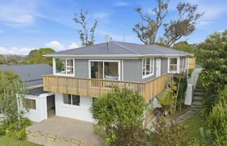14 Felton Mathew Avenue, Saint Johns