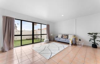 4/35 Fields Parade, Oteha