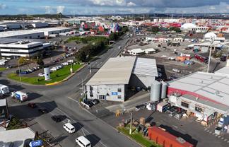 High-Profile Neilson St Warehouse & Yard Combination