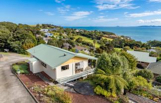 22 Bay View Road, Coopers Beach
