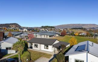 8 Pukeko Place, Wanaka