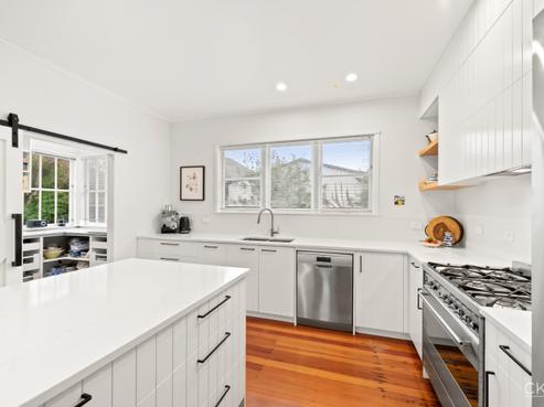17 Chilton Grove, Central Hutt