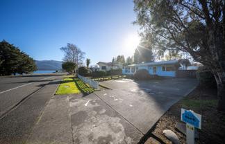 14 Lakefront Drive, Te Anau
