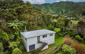 27 Pencarrow Crescent, Wainuiomata