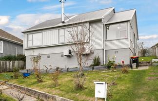 16 Crammond Avenue, Corstorphine
