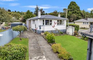 16 Milne Street, Hunterville