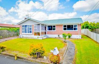 28 Lewis Street, Glenview