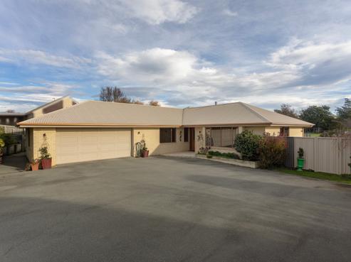 33 Essex Street, Weston