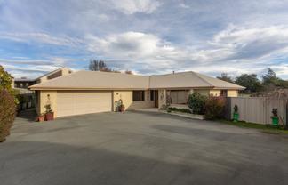 33 Essex Street, Weston