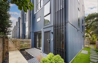 10/12 King Edward Avenue, Epsom