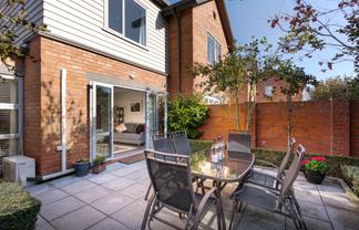 7 Henley Green, Northwood