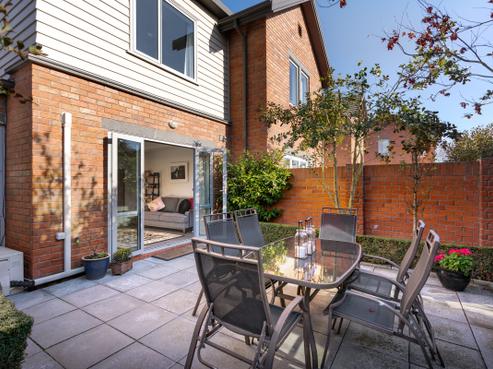 7 Henley Green, Northwood