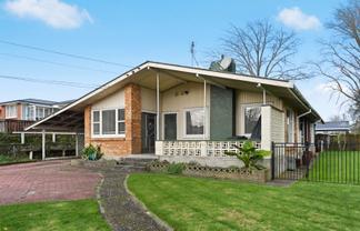 44 Bruce Avenue, Glenview