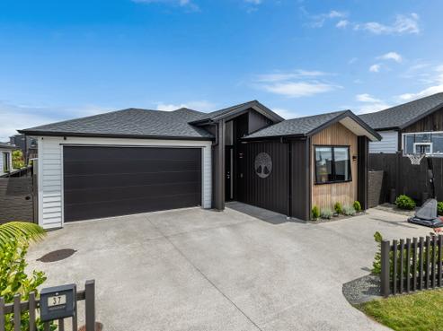 37 Matahae Crescent, Wainui