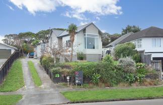 25 Dahlstrom Grove, Kelvin Grove