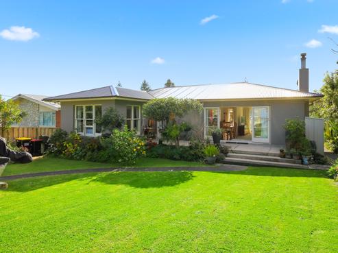 11 Patui Avenue, Thornton Bay