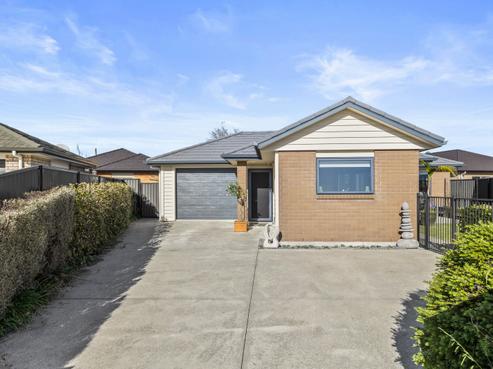 15 Peter Way Place, Deanwell