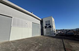 High Stud Warehouse in Popular Location