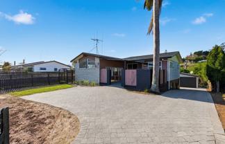 18 Olivine Street, Poike