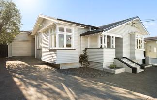 8 Creamer Avenue, Belmont