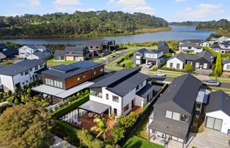 83 Riverhead Point Drive, Riverhead