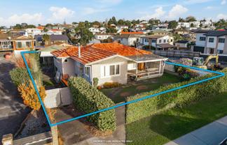 11 Roberts Road, Te Atatu South