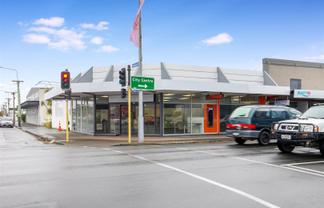 High Profile Retail Corner | Unmissable Exposure