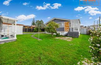 2/17 Roberts Road, Te Atatu South