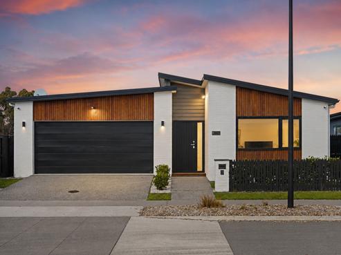 9 Earp Crescent, Greenhill Park